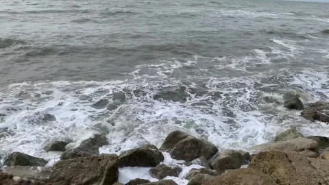 Waves crashing on rocks Stock-Footage 219738206