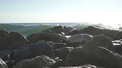 Waves crashing on the rocks - Ungraded version Video stock 73480105