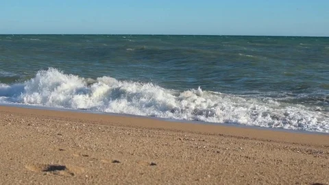 Waves crashing on the shore of the beach. Video stock 119369944