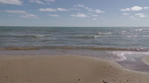 Waves crashing to shore Stock Footage 155753978
