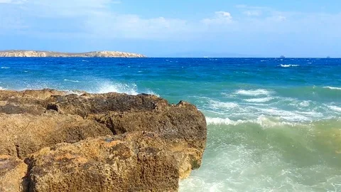 Waves crashing on stone 動画素材 94607528