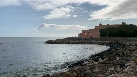Waves crashing in stone wall and fortification 動画素材 140401987