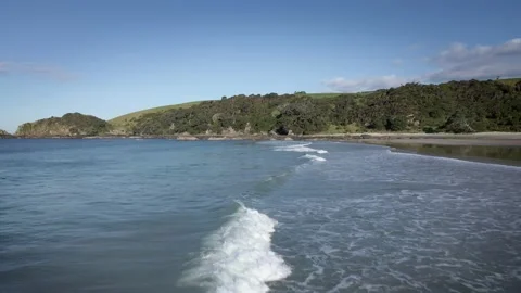 Waves Crashing Towards White Sandy Beach Of Tawharanui Regional Park - Stock-Footage 166820559
