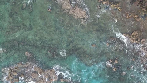 Waves Crashing on Turquoise Reefs 스톡 동영상 326426348