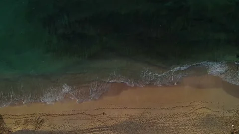 Waves Crashing on White Sandy Beach with Turquoise Blue Water in Hawaii Stock Footage 195066550