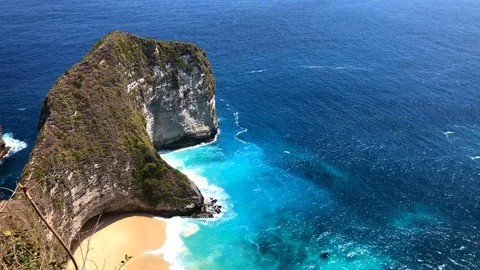 Waves crushing down on the Famous Kelingking beach in Nusa Penida island Stock Footage 119622853