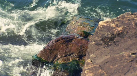 Waves crushing over rocks 스톡 동영상 33868778