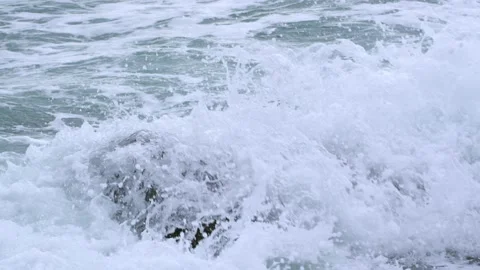 Waves crushing into the reef Stock Footage 155442312