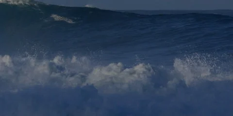Waves curling and breaking in splashing foam Stock Footage 59526691