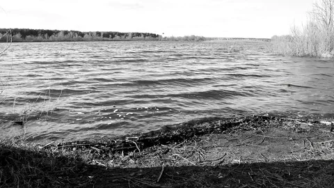 Waves on a deep river in spring Video stock 109289198