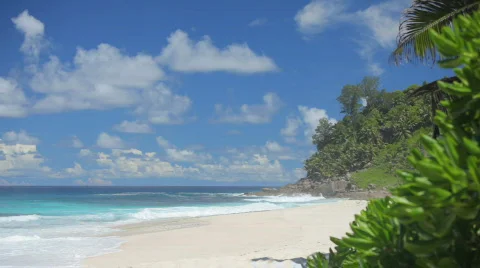 Waves on empty beach Video stock 461301