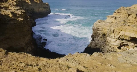 Waves Exploding on Ancient Rock Formations 動画素材 330238916