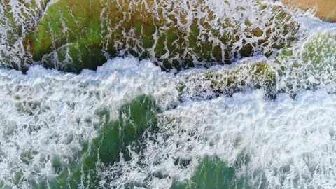 Waves float on amazing blue ocean lagoon, seashore, coastline. 스톡 동영상 249525503
