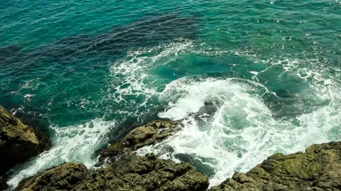 Waves forming along the beach. Video stock 145346020