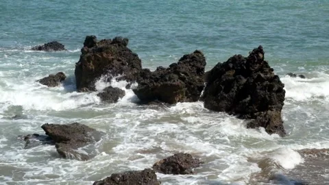Waves gently crashing against the rocks Stock Footage 319801591