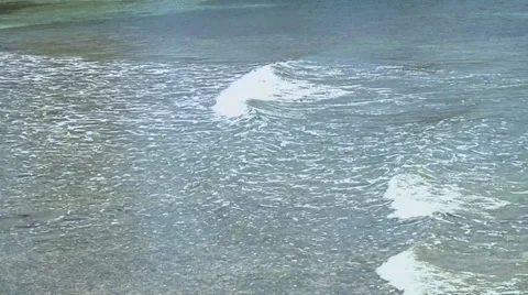 Waves gently roll in left Stock Footage 31500092