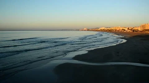 Waves going inverse 库存影片 12641726