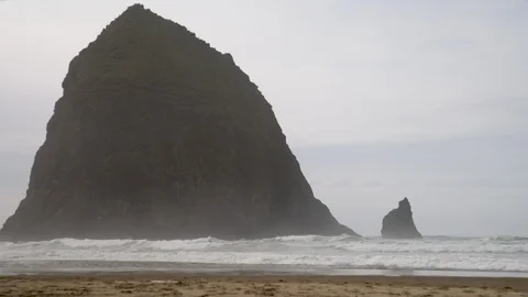 Waves at Haystack Rock beach Uncolored 库存影片 102416758