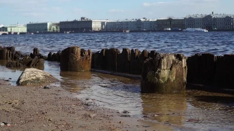 Waves hit the shore in St. Petersburg 動画素材 83213021