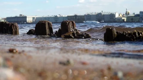 Waves hit the shore in St. Petersburg Vídeo Stock 83215029