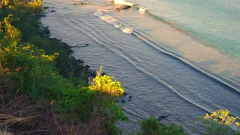 Waves hitting cliffside at sunrise Video stock 168489522