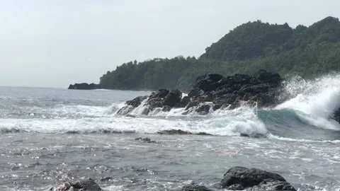 Waves hitting rock formations Stock Footage 197066396