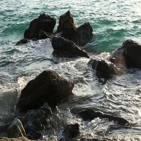 Waves hitting rocks 4K with audio Stock Footage 69553102