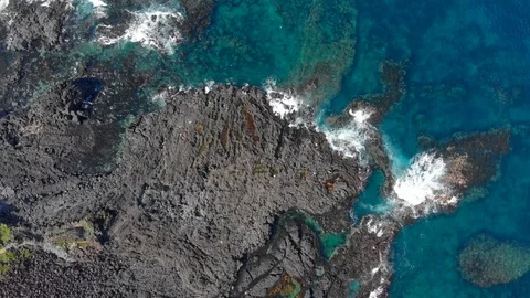 Waves hitting rocks from above with turquoise water Stock Footage 91092308