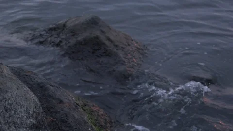 Waves hitting rocks 库存影片 97709776