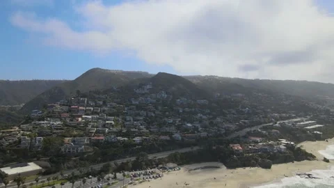 Waves hitting the sand at Laguna Beach Vídeo Stock 151008334