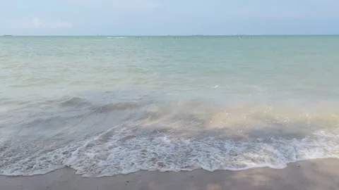 Waves hitting seashore with white sand. 스톡 동영상 293081219