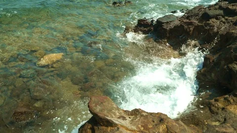 Waves hitting the seaside 動画素材 113509904