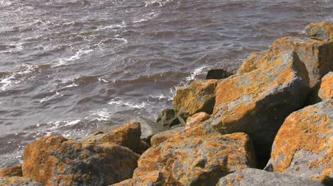 Waves hitting shoreline Stockbeeldmateriaal 10909670