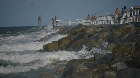 Waves at the Jetty Vídeo Stock 849505