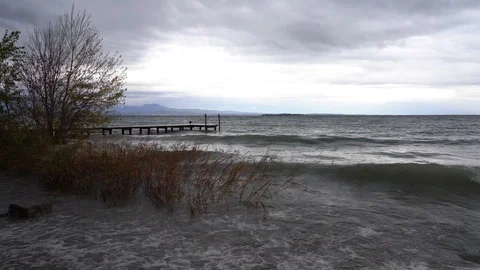 Waves on the Lake Video stock 120137401
