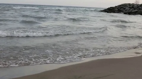 Waves on Lake Ontario. 動画素材 70367072