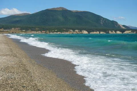 Waves in the lake with a view of mountain Foto stock