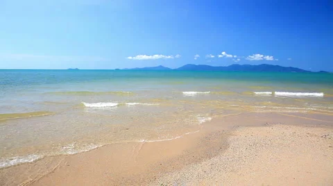 Waves landing on sandy beach Video stock 3976200