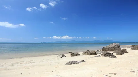 Waves landing on sandy beach Video stock 4279643