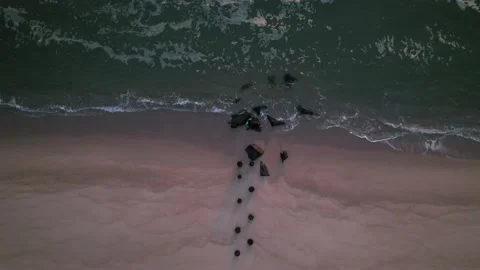 Waves Lapping on Jetty 動画素材 194440571