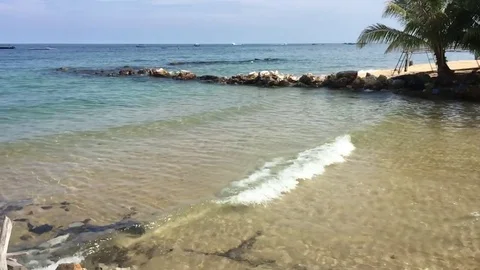 Waves lapping on tropical beach Video stock 82921051