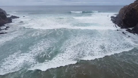Waves of the ocean. Stable shot from the drone Video stock 143495814