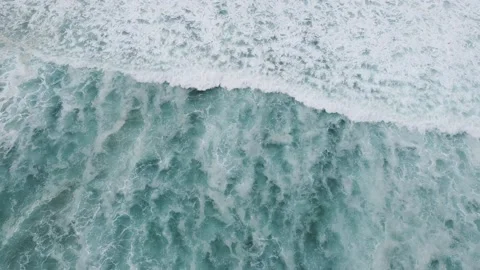 Waves of the ocean. Wave patterns. Video stock 143480033