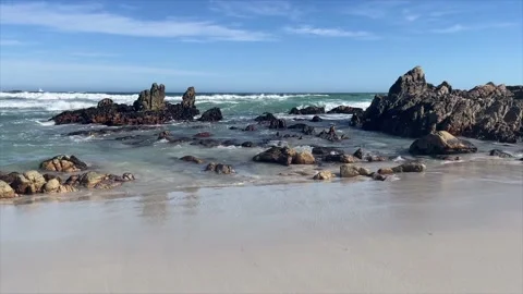 Waves onbeach with rocks 動画素材 201838366