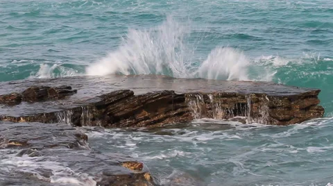 Waves over rocks Video stock 30705860