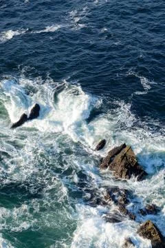 Waves over the rocks Foto stock