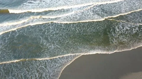 Waves overhead on beach 스톡 동영상 138724993