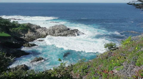 Waves in Pacific cove 스톡 동영상 57929767