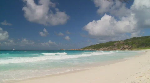 Waves in paradise Stock Footage 133281