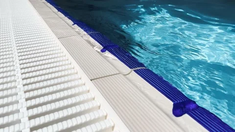 Waves on the pool water 库存影片 255861615
